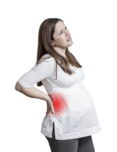 כאבי הריון - אשה עם כאב גב